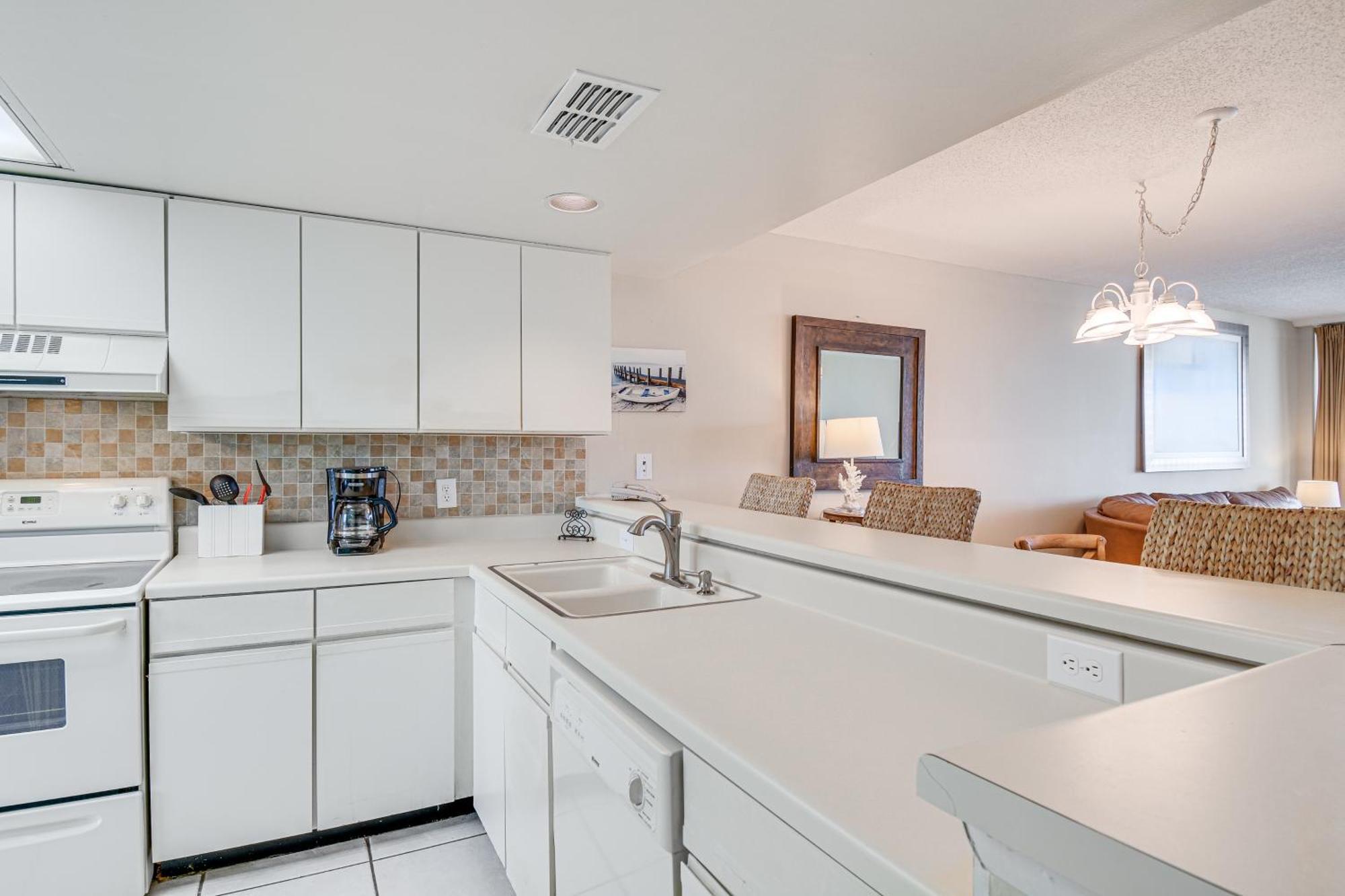 Breezy Orange With Balcony And Water View! Apartment Orange Beach
