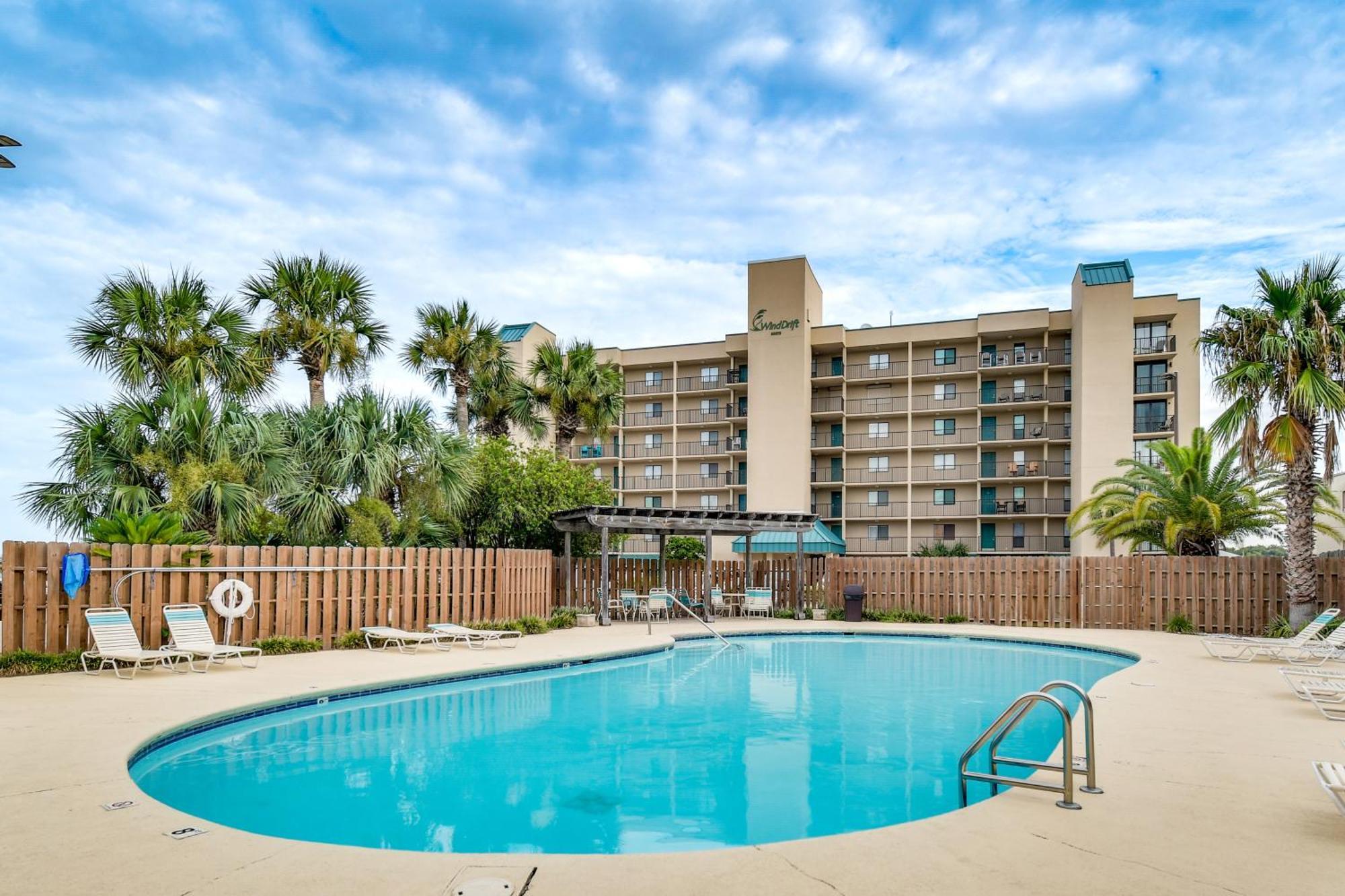 Apartment Breezy Orange With Balcony And Water View! *